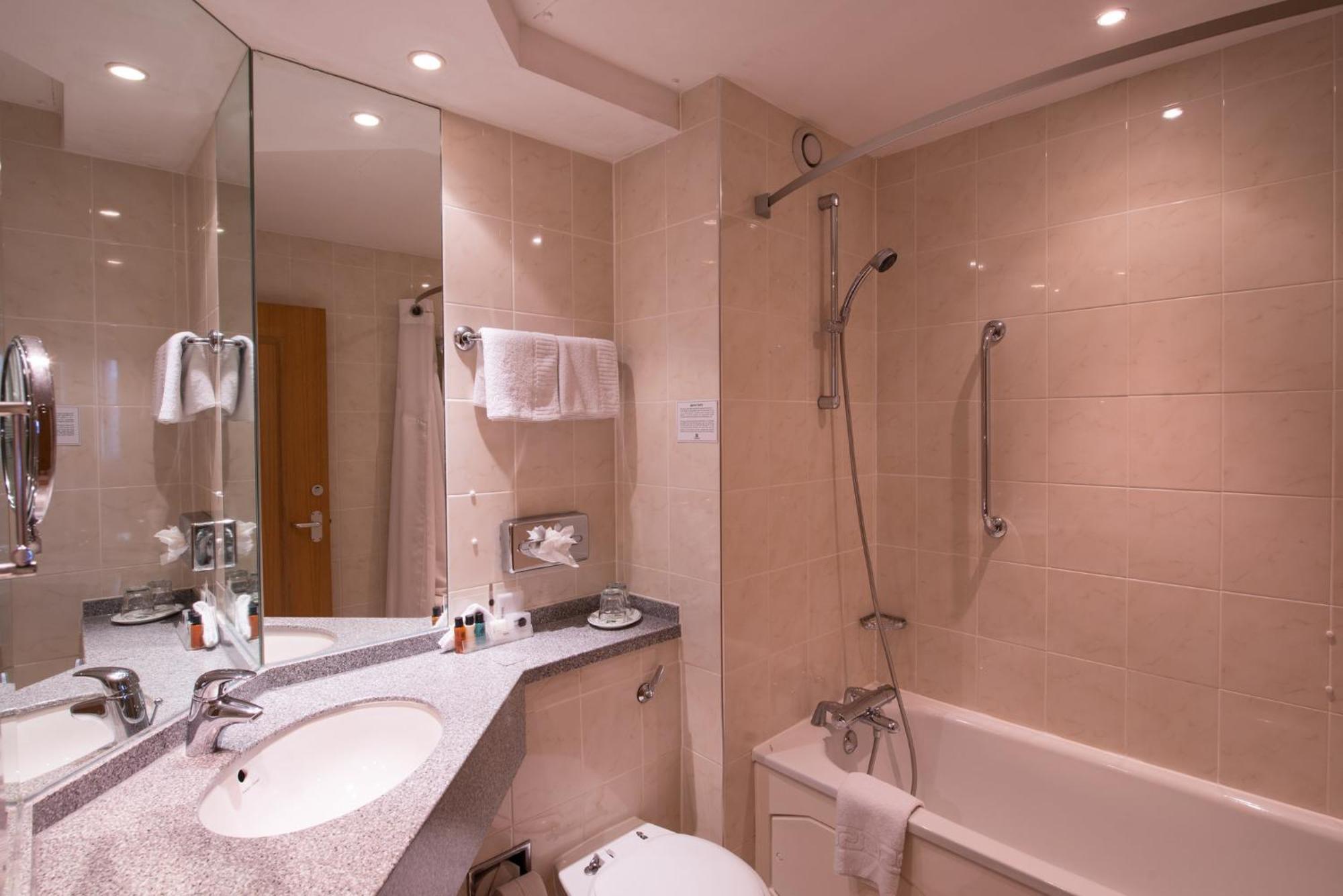 - Warwick By Ihg Hotel 4*